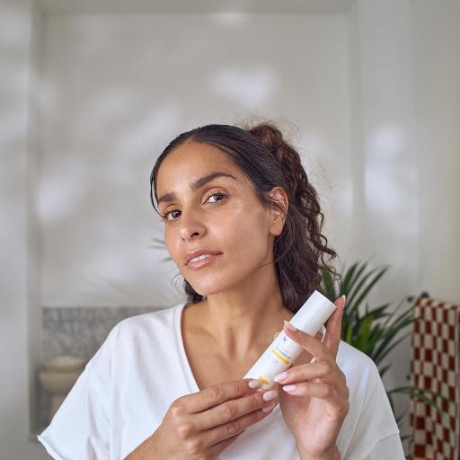 Forever_Vitamin_C__Brightening_Facial_Milk-model